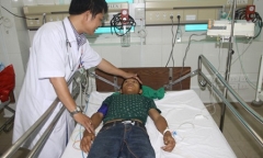 2 học sinh nghèo bắt cá ăn, tử vong nghi ăn nhầm trứng cóc