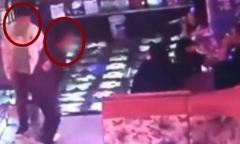 Tin tức đời sống mới nóng nhất ngày 26/5/2019: Hát karaoke quá chán, hai người đàn ông bị đánh bầm dập