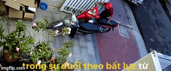 Video: Bẻ khóa trộm xe cực nhanh trước cửa nhà, chủ nhân cuống cuồng đuổi theo không kịp