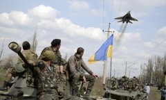 Quân đội Ukraina dùng xe tăng, trọng pháo tấn công Slaviansk? 