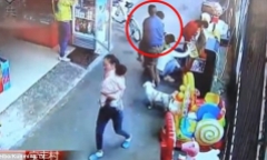 Video: Bé trai bị bắt cóc ngay chỗ đông người mà không ai phát hiện