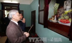 Tổng Bí thư Nguyễn Phú Trọng dâng hương tưởng niệm Bác Hồ