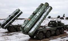 Xe chở tổ hợp 'rồng lửa' S-400 của Nga va chạm liên hoàn trên cao tốc