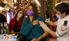 Một nửa dân số được tiêm vaccine COVID-19, Israel tự tin mở cửa trở lại