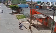 Video: Xui xẻo cướp nhầm nữ võ sĩ, nam thanh niên nhận cái kết đau đớn
