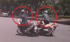 Video: Đi song song để 'tám chuyện', 2 nữ 'ninja' ...nhận cái kết đắng 