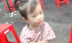 Bé gái 2 tuổi mất tích bí ẩn khi đang chơi ở sân nhà