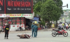 Bình Dương: Bị xe buýt cán qua người, 2 thiếu nữ nguy kịch