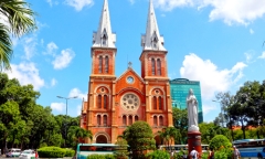 TP. Hồ Chí Minh kiến nghị sửa khẩn cấp mái Nhà thờ Đức Bà