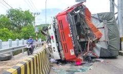 Tin tai nạn giao thông mới nhất ngày 23/7/2018: Xe khách giường nằm lao xuống vực, 4 người chết