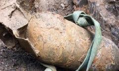 Phát hiện bom vẫn còn nguyên kíp nổ và đuôi bom của Mỹ