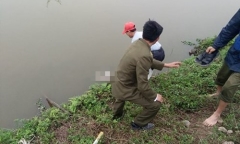 Xích cổ, trói tay bắt đứng giữa trời đông giá rét vì...nghiện game