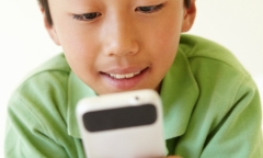 Học ngay 4 nguyên tắc của tỷ phú công nghệ Bill Gates để không phải đau đầu vì con nghiện điện thoại