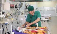 Bé 2 tháng tuổi bị thoát vị não - màng não nguy hiểm