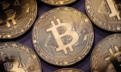 Giá Bitcoin hôm nay 8/1: Bitcoin giảm sốc gần 1.000 USD