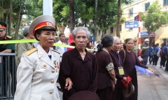 Người dân xếp hàng chờ đưa tiễn nguyên Tổng Bí thư Đỗ Mười