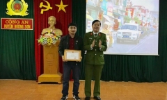 Trao Kỷ niệm chương 