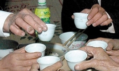 Ngộ độc rượu 3 người tử vong 2 người nguy kịch