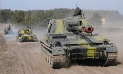 Xe tăng quân đội Ukraina tấn công thị trấn Kramatorsk