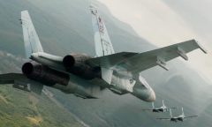 Tiêm kích Su-27, Su-30 của Nga ồ ạt bay tới bán đảo Crimea giữa lúc căng thẳng leo thang