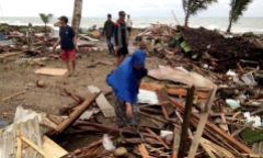 Sóng thần tấn công Indonesia: Số nạn nhân thiệt mạng tăng sốc tới hàng trăm