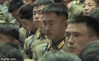 Nhiều sĩ quan Triều Tiên bật khóc khi lắng nghe Chủ tịch Kim Jong-un phát biểu