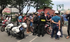 Tạm đình chỉ cảnh sát cơ động 'lên gối' nam sinh trên phố Sài Gòn