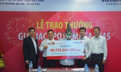 Khách hàng Vietlott lĩnh thưởng gần 50 tỷ, làm từ thiện 100 triệu đồng
