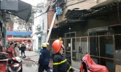 Sài Gòn: Chung cư bốc cháy dữ dội, mẹ già và con trai bị tai biến mắc kẹt
