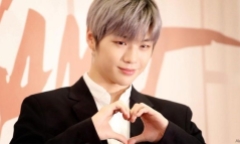 Tin tức giải trí mới nhất ngày 12/8: Kang Daniel rời UN Village sau scandal hẹn hò với Jihyo (TWICE)