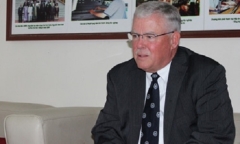 Giáo sư Carl Thayer: “Trung Quốc vừa đá bóng vừa thổi còi