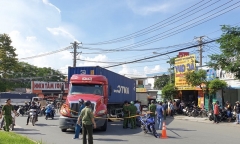 Va chạm với xe container, hai phụ nữ ở Bình Dương tử vong thương tâm