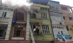 Tin tức thời sự 24h mới nhất ngày 4/8/2018: Ngôi nhà 5 tầng tại Hà Nội bốc cháy dữ dội