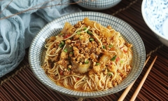 Chán cơm, mẹ làm tô mì xào vừa ngon miệng lại giàu dinh dưỡng, ai cũng khen nức nở