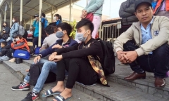 Các nhà xe “đình công” tại BX Mỹ Đình: Tước phù hiệu xe bỏ rơi khách