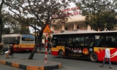 Cảnh sát Hà Nội hóa trang nhằm phòng chống tội phạm dịp nghỉ lễ
