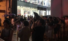 Trời mưa như trút vẫn không ngăn được 2 vụ hỏa hoạn lớn ở Hà Nội