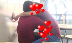Tin tức đời sống mới nhất ngày 19/2/2019: Xôn xao cặp đôi vô tư diễn cảnh nóng ở quán trà sữa