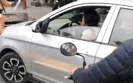 Nữ tài xế ô tô