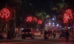 Hà Nội giảm trang trí lòe loẹt đón tết Đinh Dậu 2017