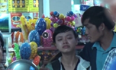 Người dân bật khóc giữa ga Sài Gòn vì lỡ chuyến tàu về quê