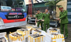 Bắt giữ hơn 1 tấn chân trâu bò bốc mùi trên đường vào các quán nhậu