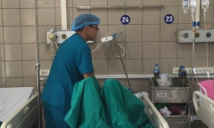 Cãi nhau với bố, con gái uống cả chai thuốc diệt cỏ tự tử