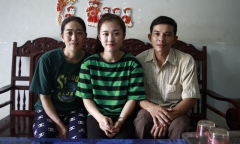 Nữ sinh bị cưa chân đậu ĐH Luật TP.HCM: Cha vẫn đồng hành cùng con đến trường