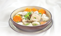 Cách nấu sườn ninh khoai sọ đơn giản mà bổ dưỡng
