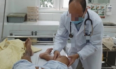Vợ chạy đến bệnh viện chăm sóc chồng nhưng gặp cảnh tượng khiến cô 