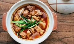 Gà nấu nồi đất mà ngon thế này, không thử thì 