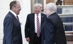 Tổng thống Trump bị cáo buộc tiết lộ tin tối mật cho Ngoại trưởng Nga