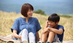 Được mẹ yêu thương, con trai sẽ trở thành quý ông tôn trọng phụ nữ và nghiêm túc trong tình cảm
