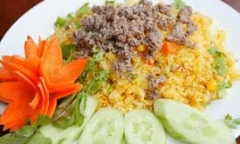 Cách làm cơm rang dưa bò cực ngon cho cả nhà đổi vị ngày mưa